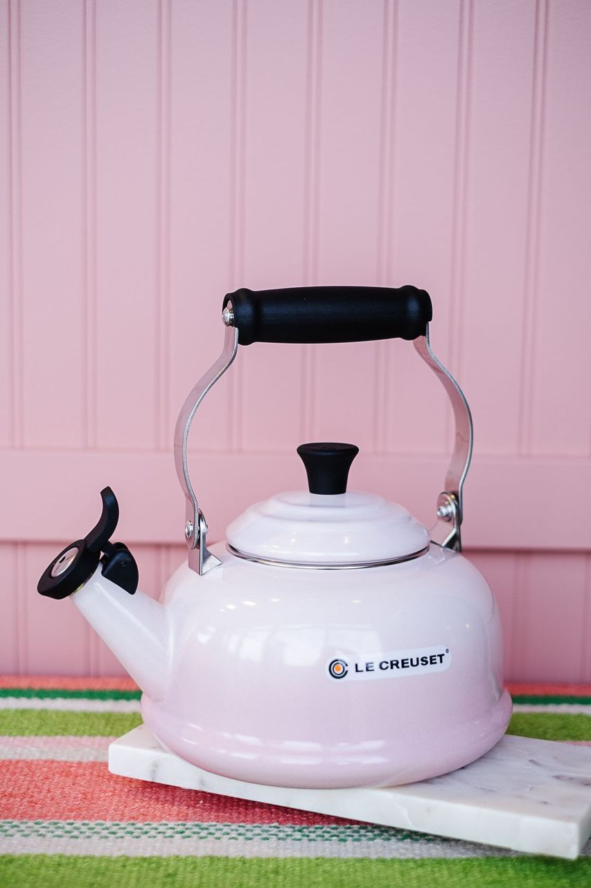 Le Creuset Classic Kettle - Shell Pink – Crocus & Ivy Interiors