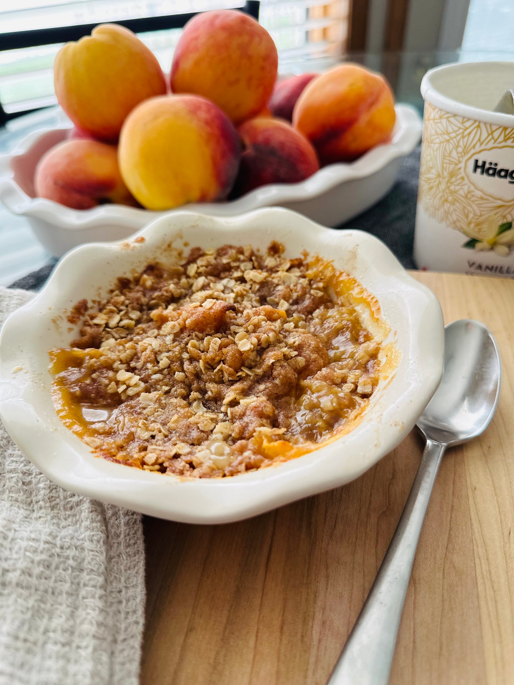 Baking up a Storm with A Juicy Peach Crisp Recipe