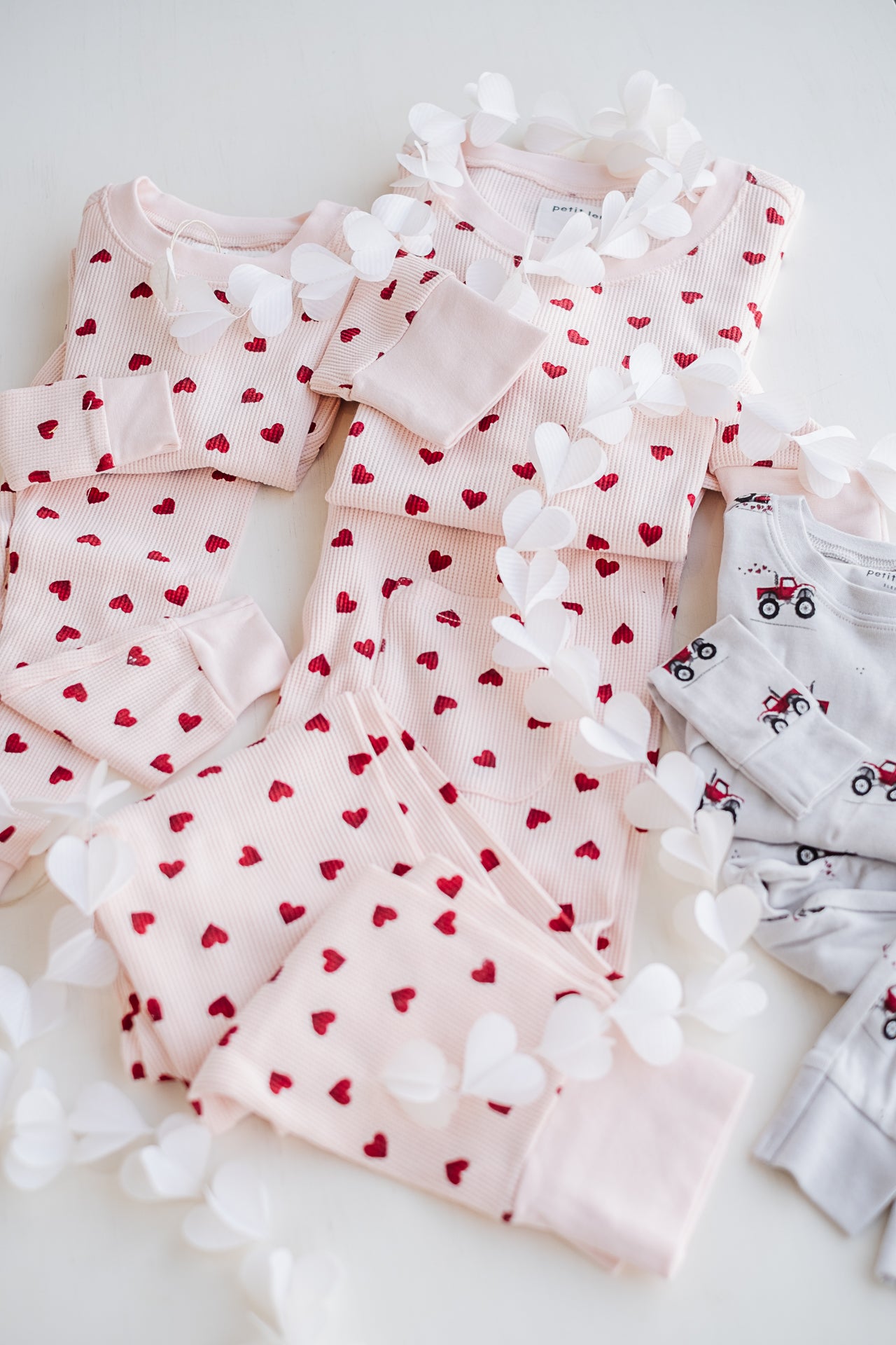 picture of jewelry box with pearl necklace, geodes boxes and bracelets.