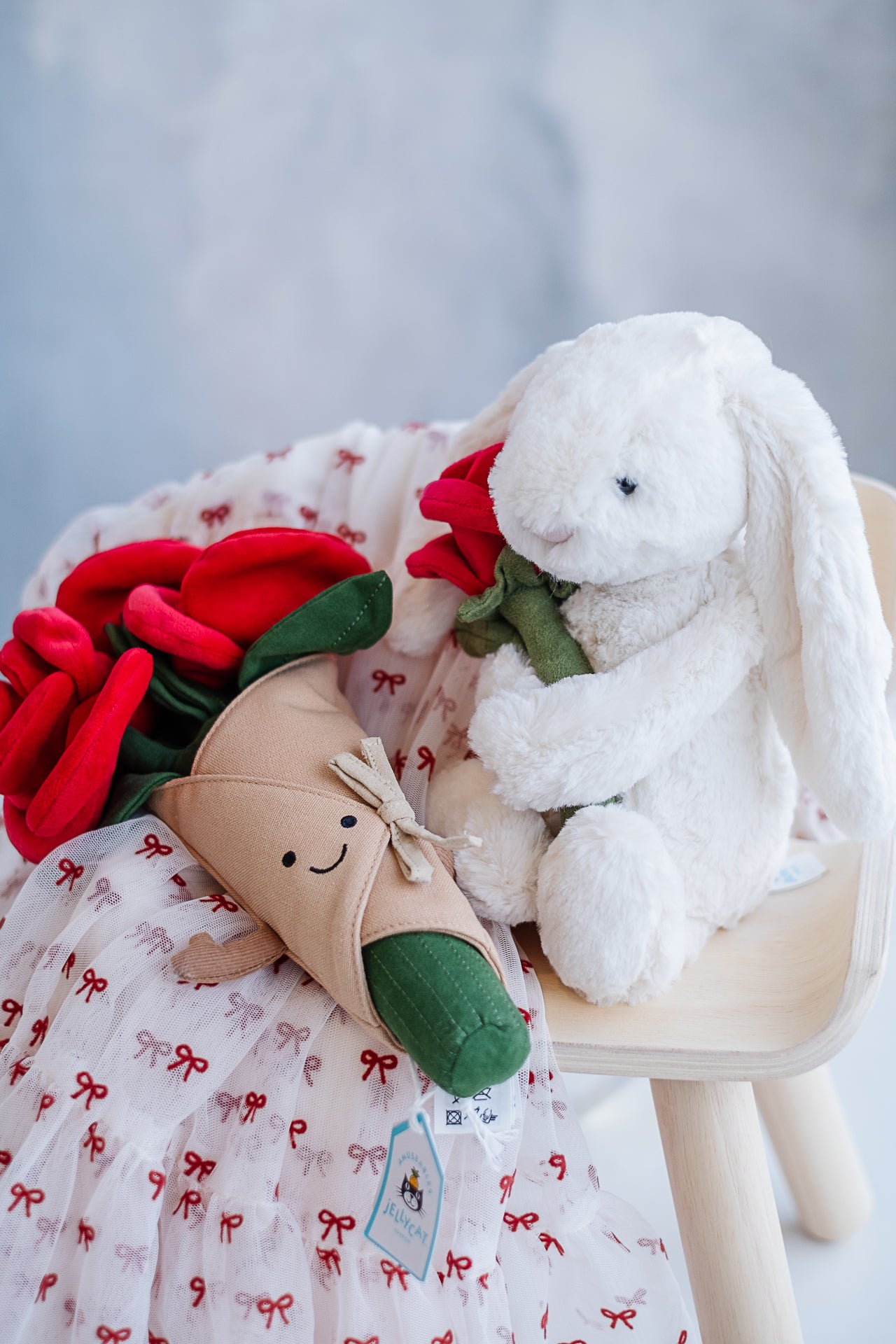 image of bag charms of the Effile tower with rhinestones and pearls.