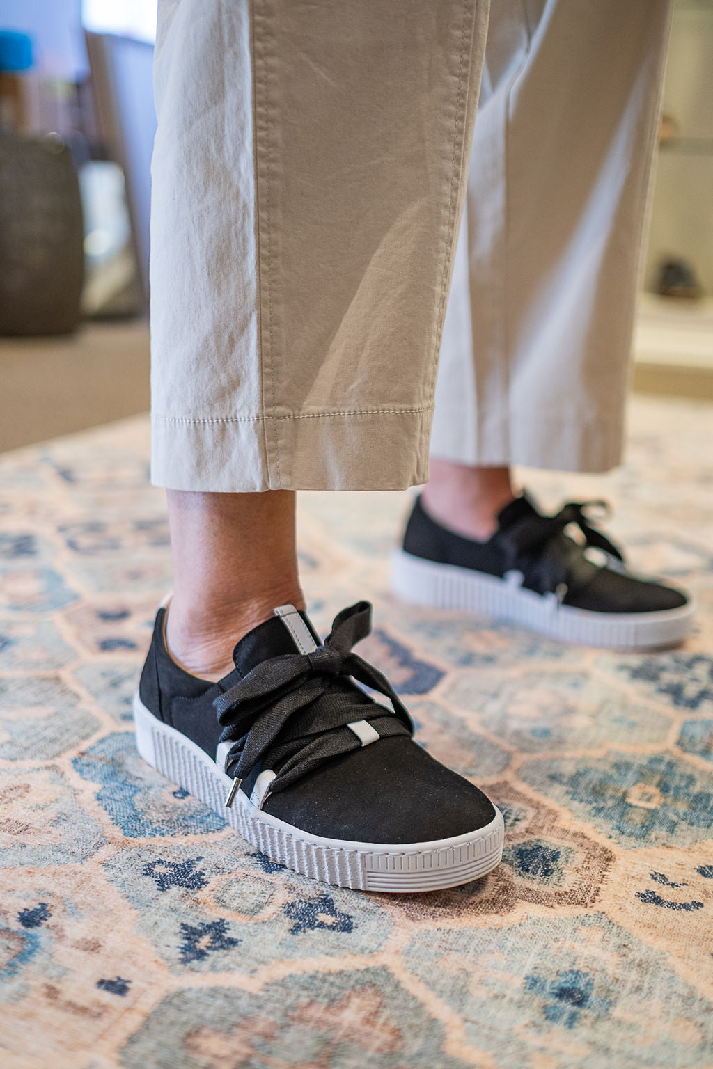 Gabor Bow Sneaker  63.333.17  Black/White (Ice)