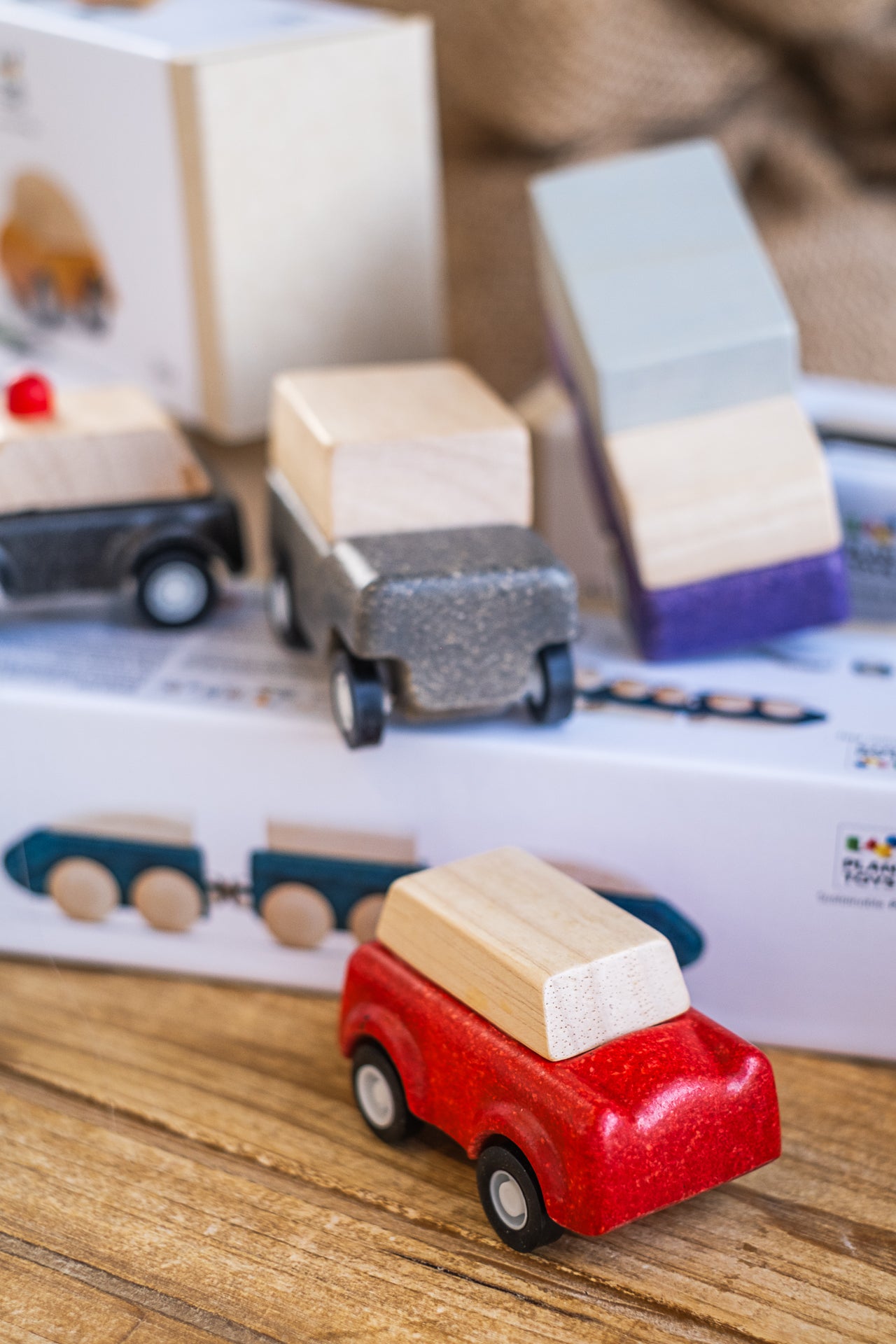 image of bag charms of the Effile tower with rhinestones and pearls.