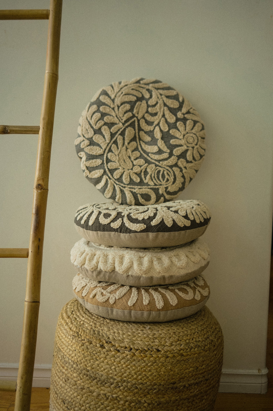 Indaba Calla Round Cusion 1-0473 Ivory