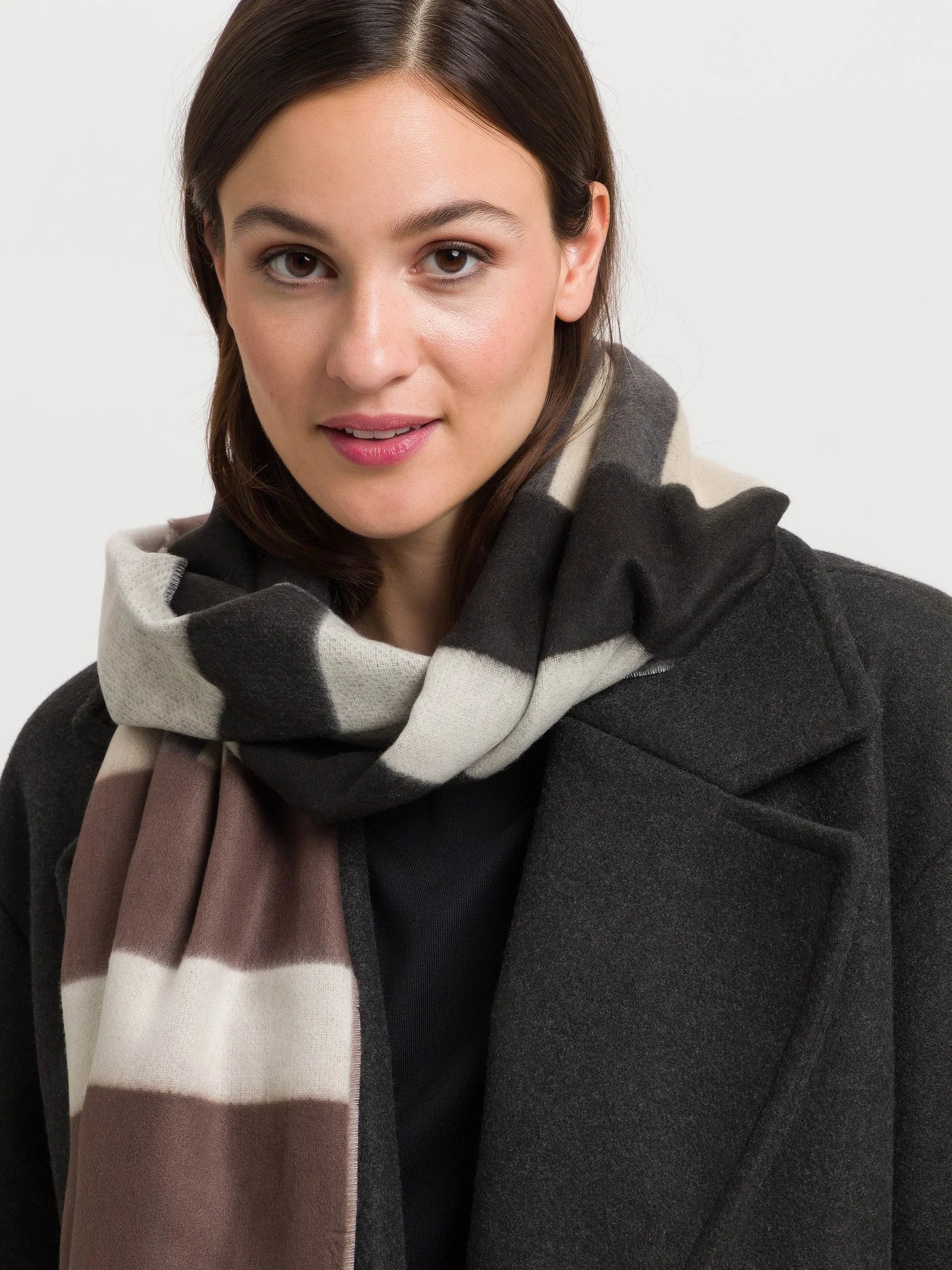 Fraas Cashmink Scarf with Graphic Block  625359-880 Greige