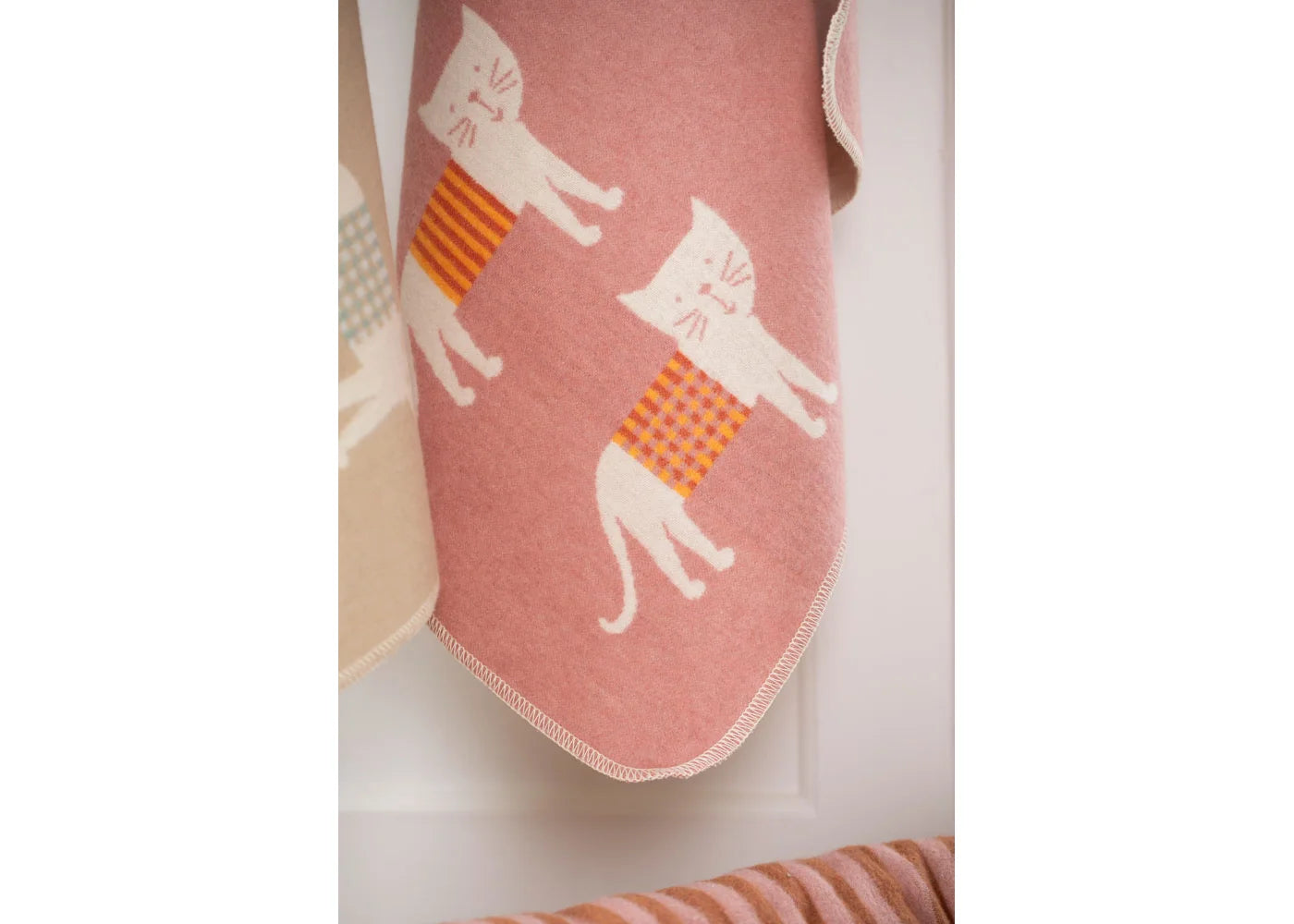 Fussenegger Juwel Baby Blanket  73426779  Cats Allover - Red