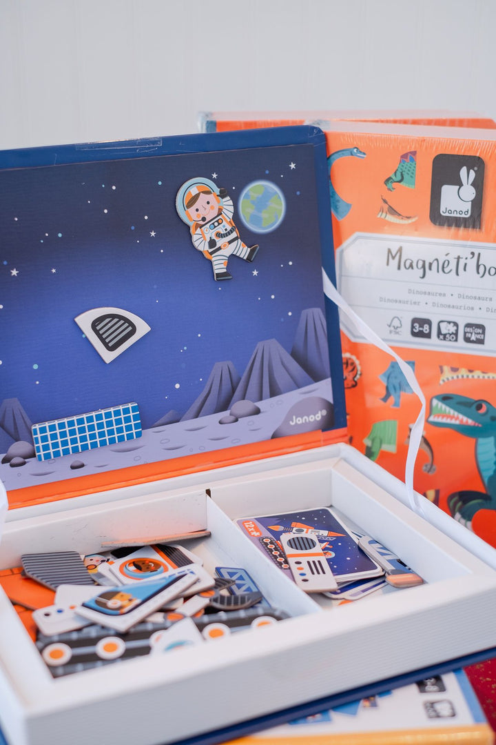 Janod Magnetic Book - Cosmos / Space  J02589