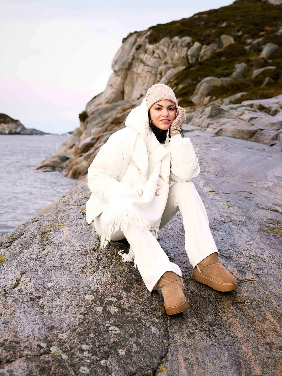 Fraas Knitted Wrist Warmers with Glitter Effect  667102-881 Chinchilla