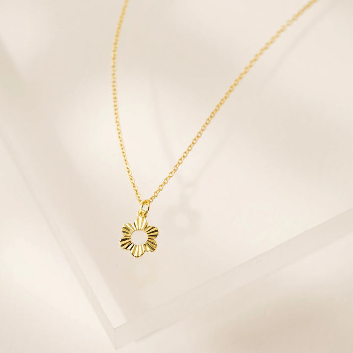 LOvers Tempo Demi-Fine Daisy Fluted Necklace -Gold