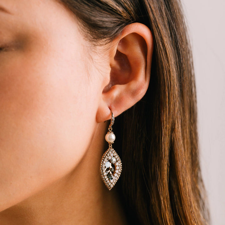 Lovers Tempo Dew Drop Earrings White*