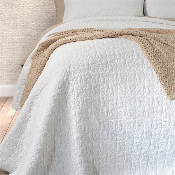 Brunelli Foliage White Stitched Quilt Set
