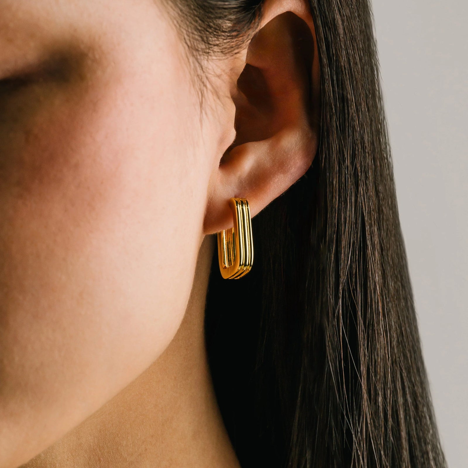 Lover's Tempo Groove U-Shaped Earring