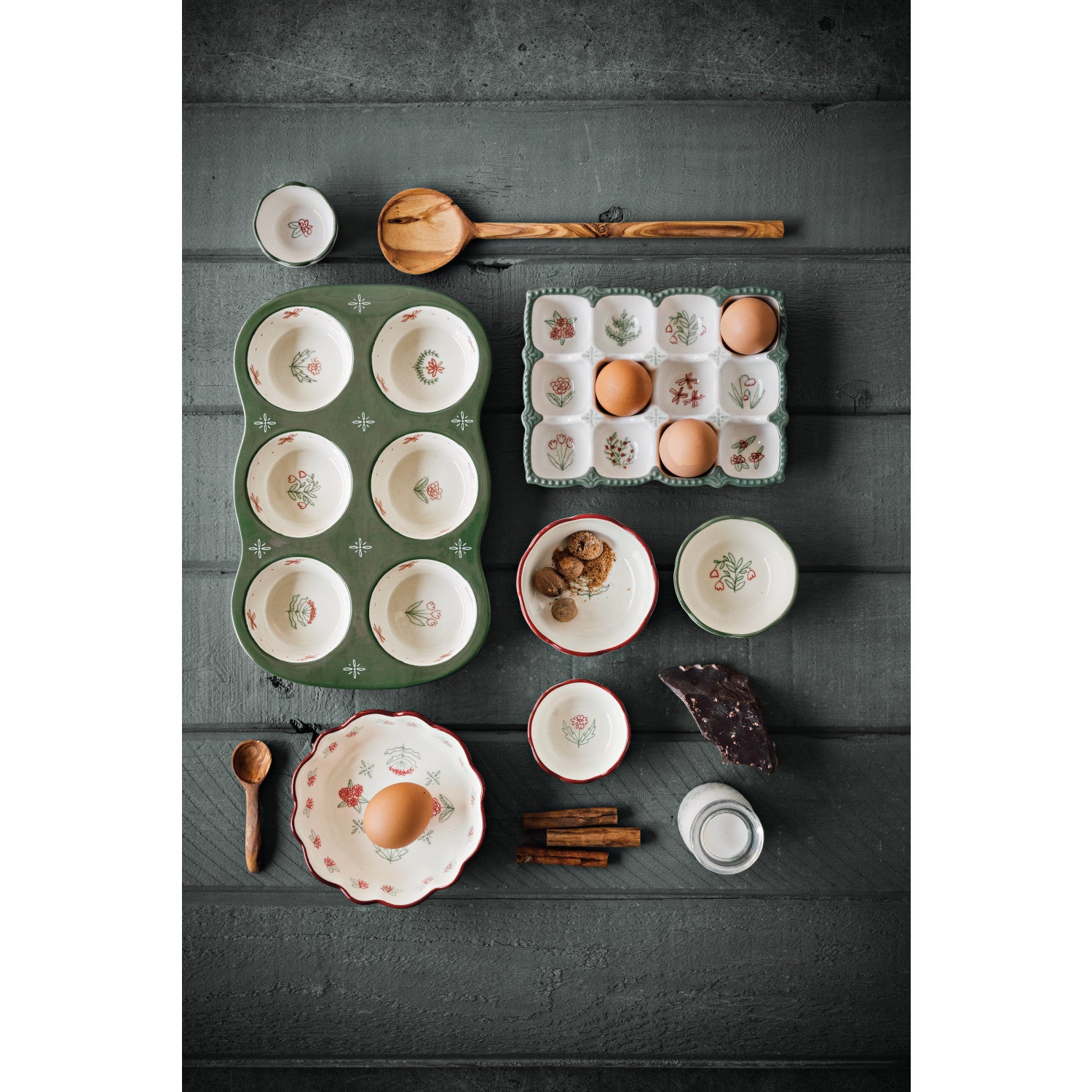 Danica Camellia Muffin Pan HBW3288D