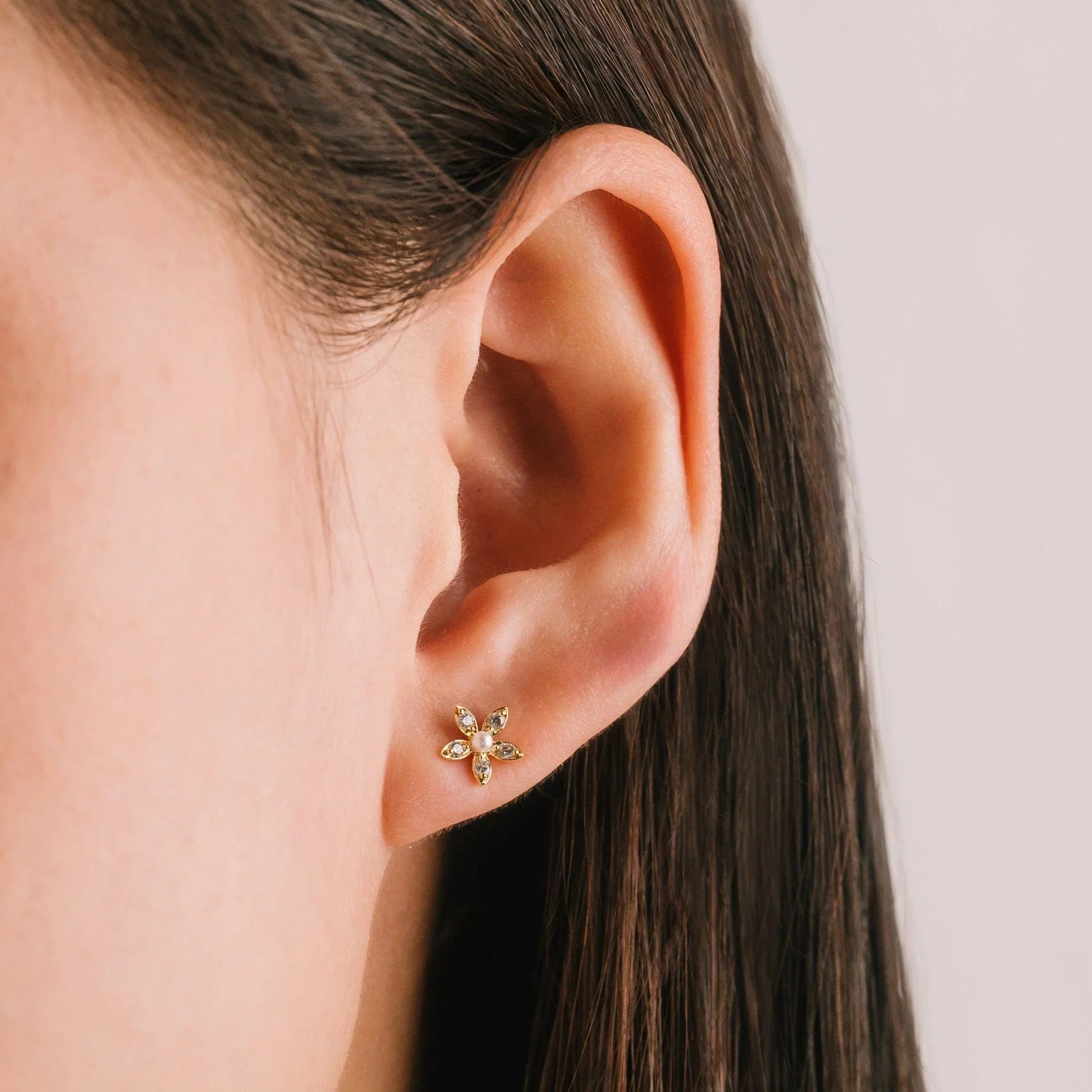 Lover's Tempo Lily Stud Earring Clear