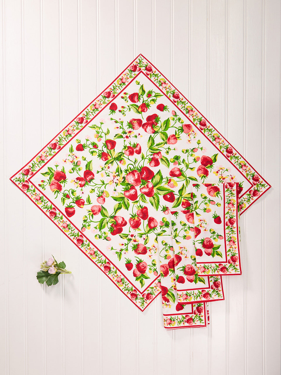 April Cornell Strawberry Basket Napkins Set/4 - White