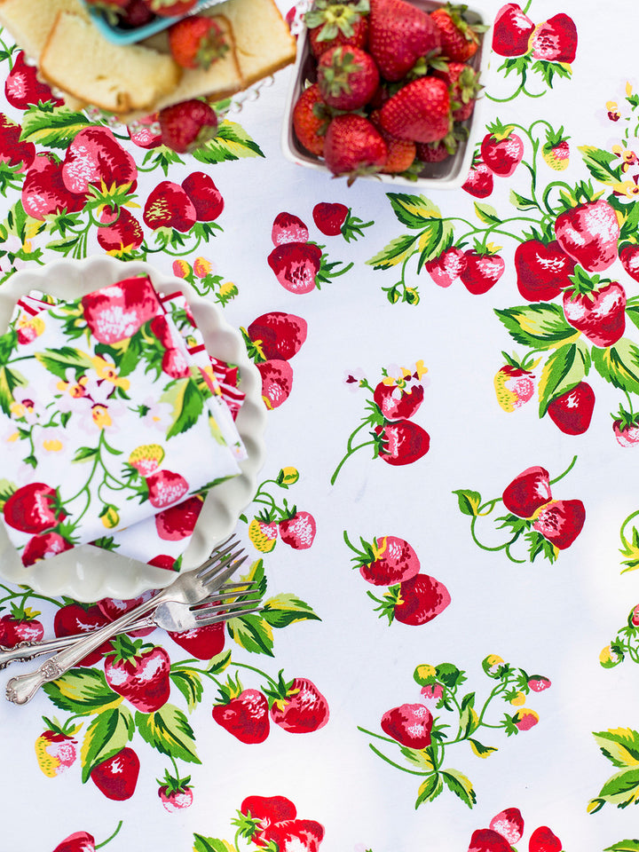 April Cornell Stawberry Basket Tablecloth - White