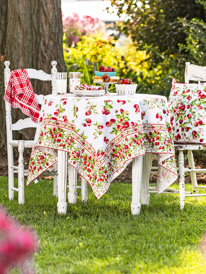 April Cornell Stawberry Basket Tablecloth - White