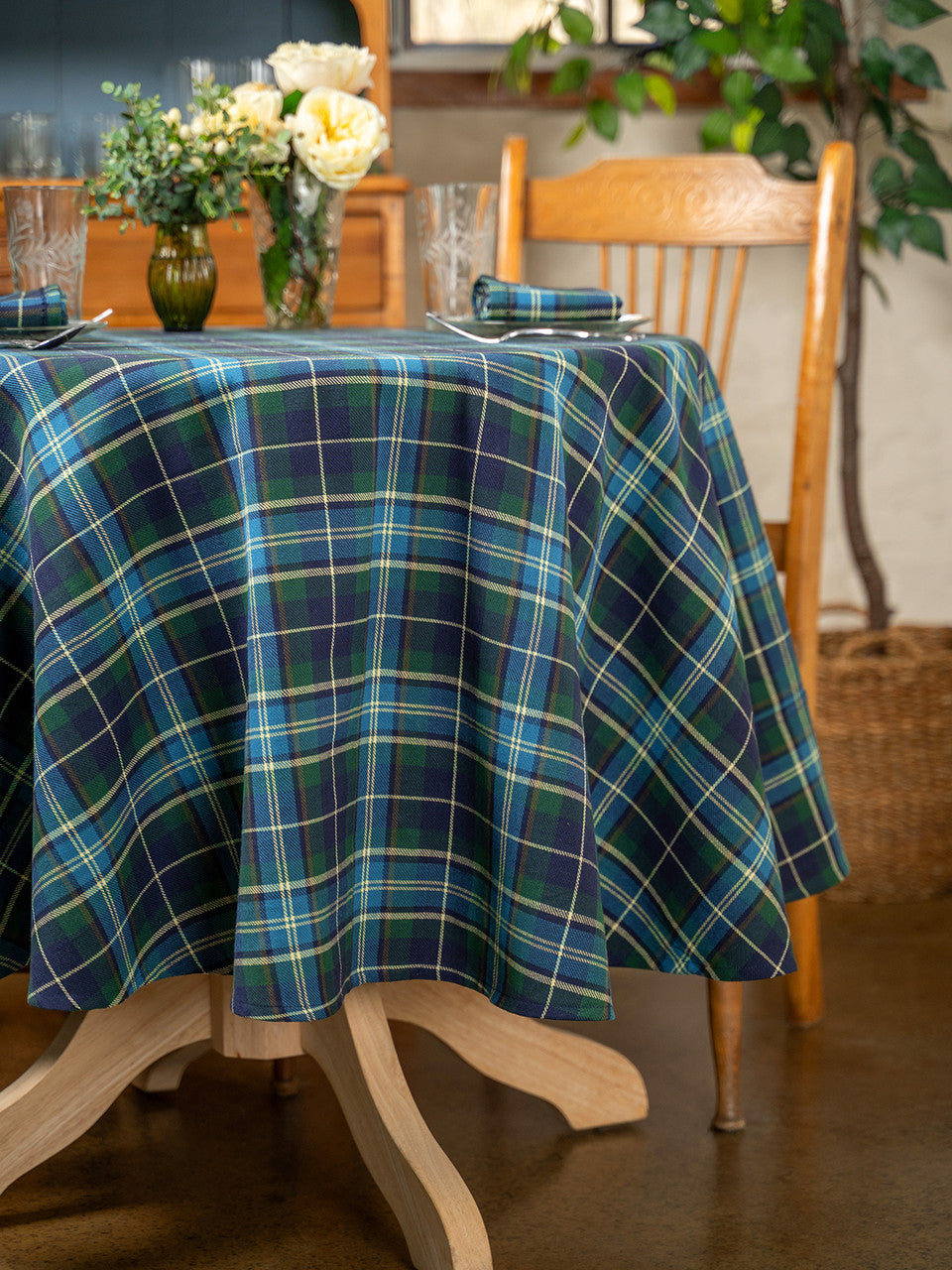 April Cornell Market Plaid Round Tablecloth  70"  -  Navy