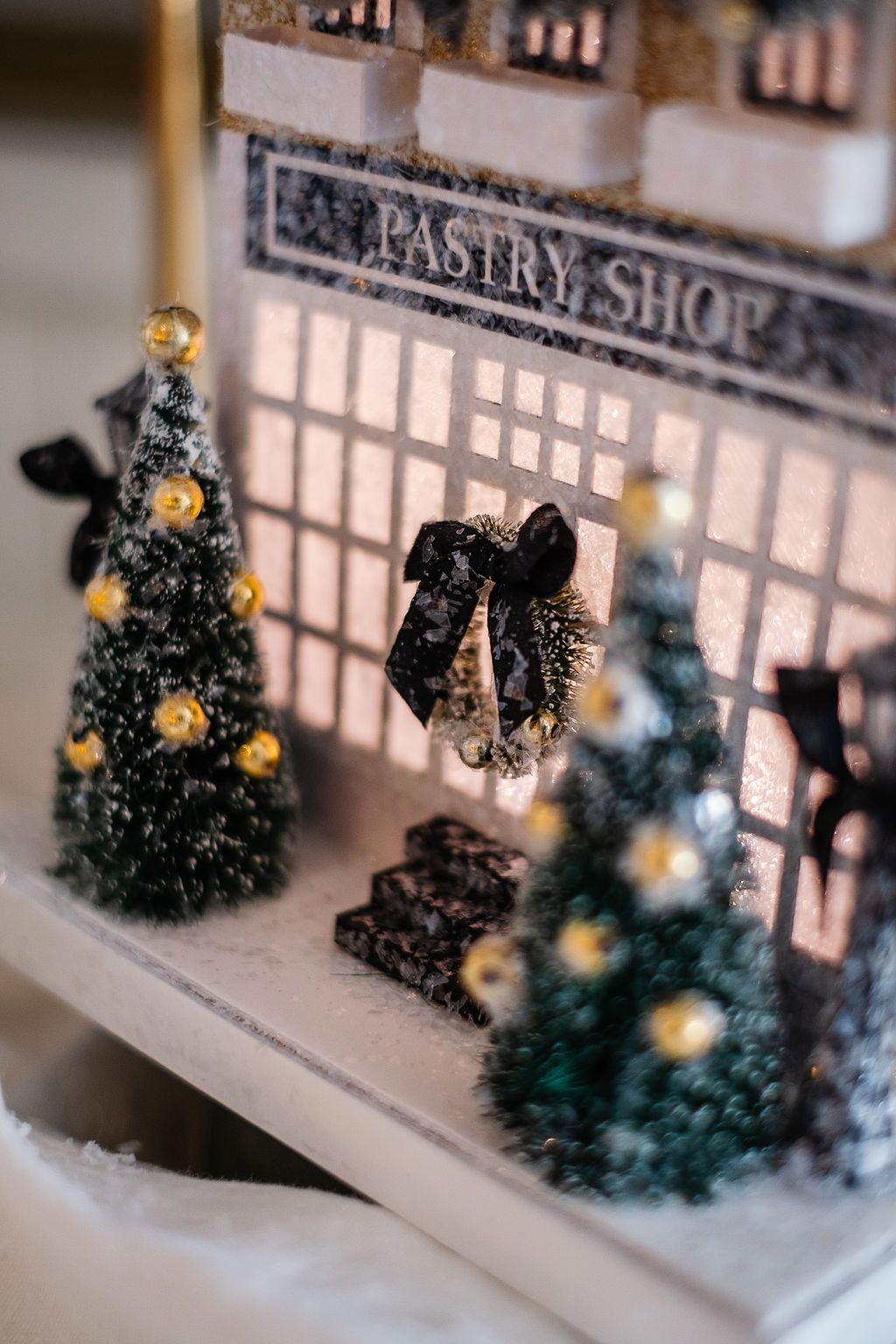 Raz Lighted Paper Pastry Shop  4615526