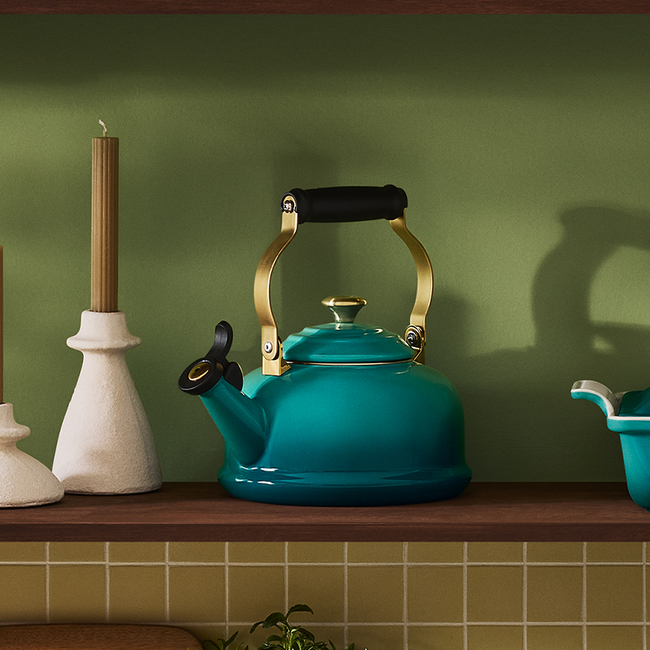 Le Creuset Classic Whistling Kettle  -  Bleu Riviera