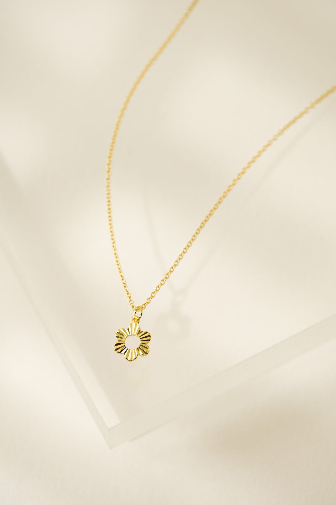 Lovers Tempo Daisy Fluted Necklace