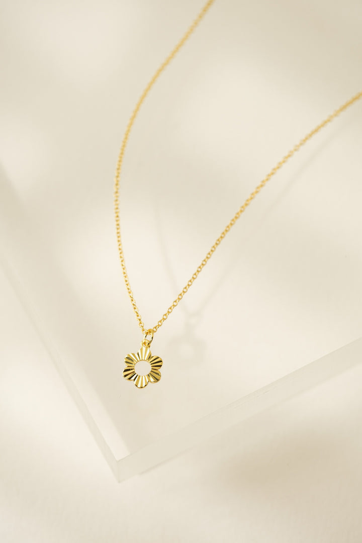 Lovers Tempo Daisy Fluted Necklace