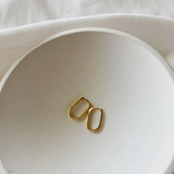 Sydney Rose Petite Rectangle Huggie