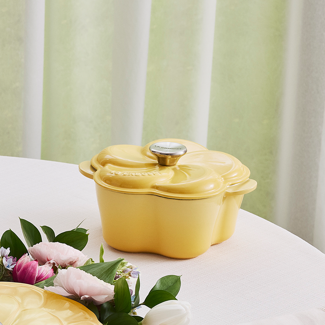 Le Creuset Classic Peal Cocotte  -  Camomille