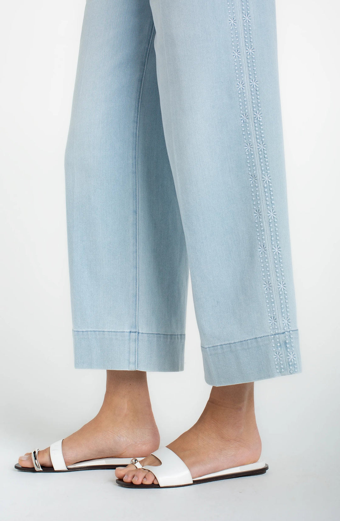 Liverpool Stride Crop Wide Leg with Embroidered Side Seam  LM7A94SSL  Marine Flowers