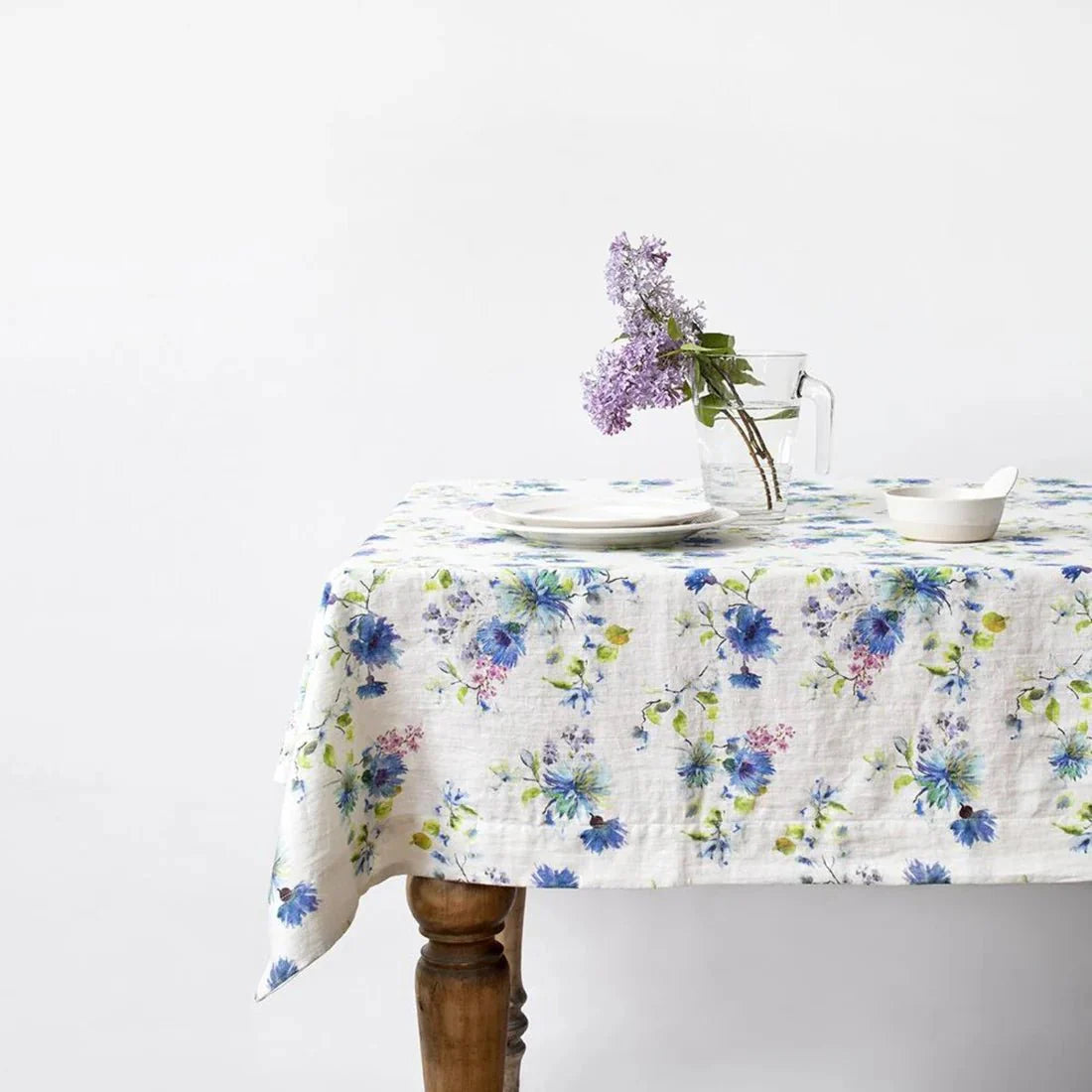 Linen Tales White Flowers Tablecloth