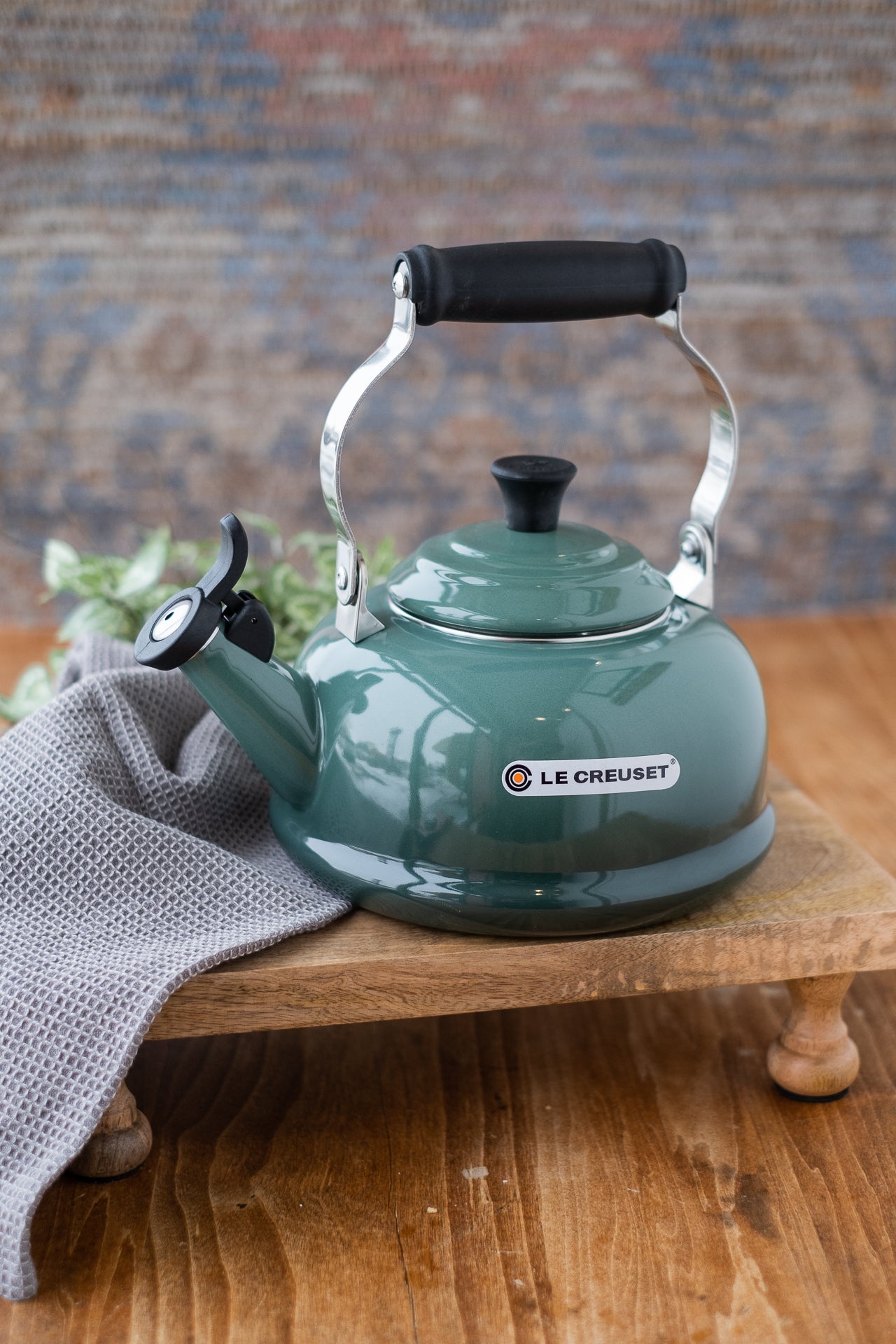 Le Creuset Classic Kettle - Artichaut – Crocus & Ivy Interiors