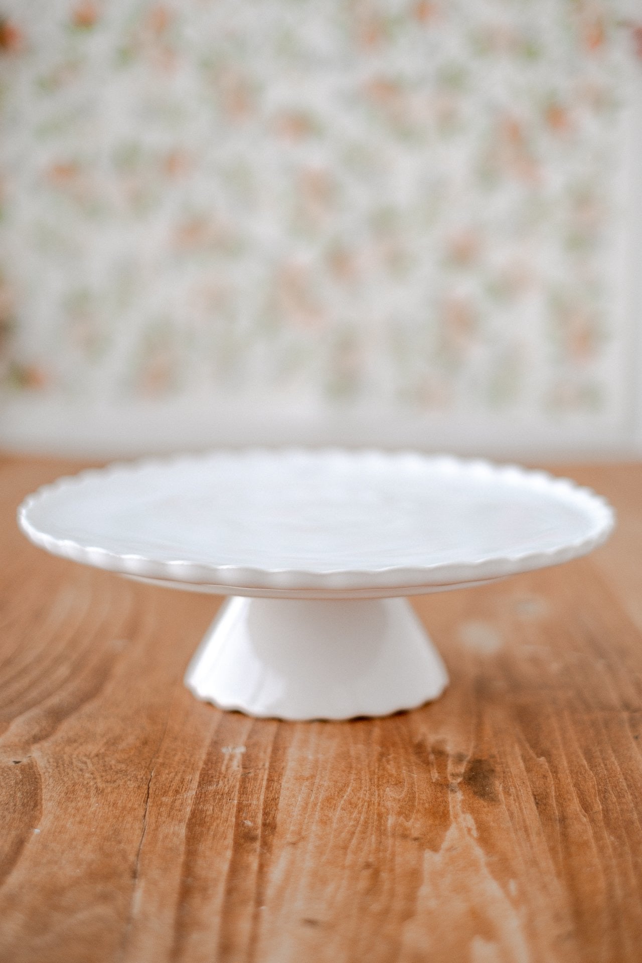 Forma White Footed Plate Medium