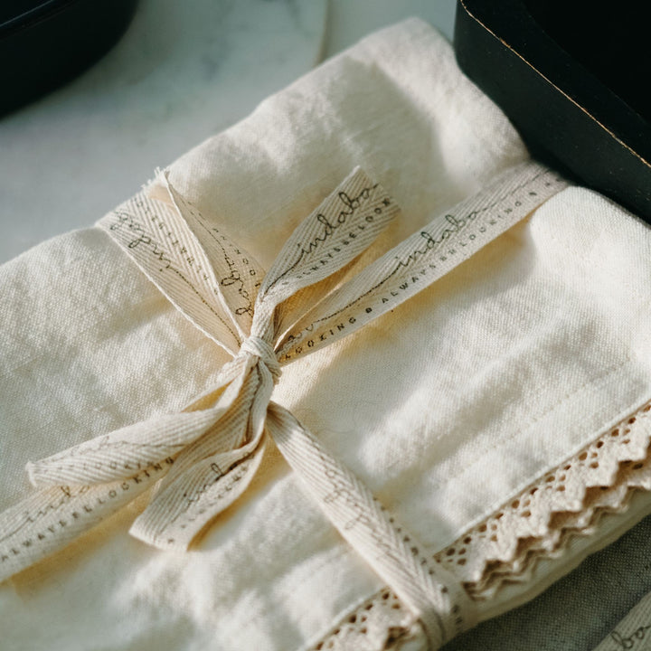 Indaba Maeve Lace Teatowels Set/2  4-7795  Off White Lace*