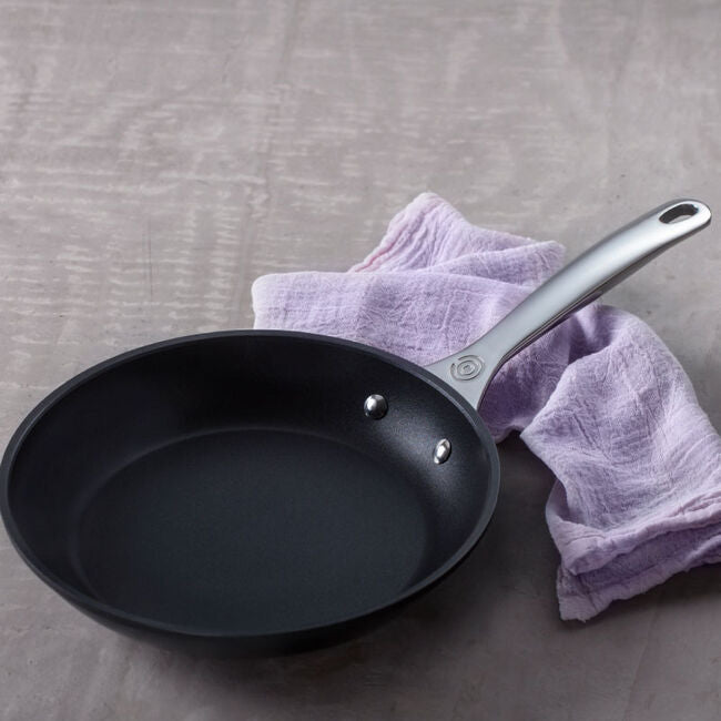 Le Creuset Toughened Non-stick Pro Frying Pan
